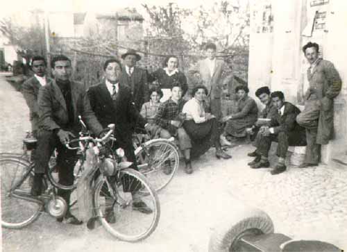 davanti al circolo44553 - Copia.jpg